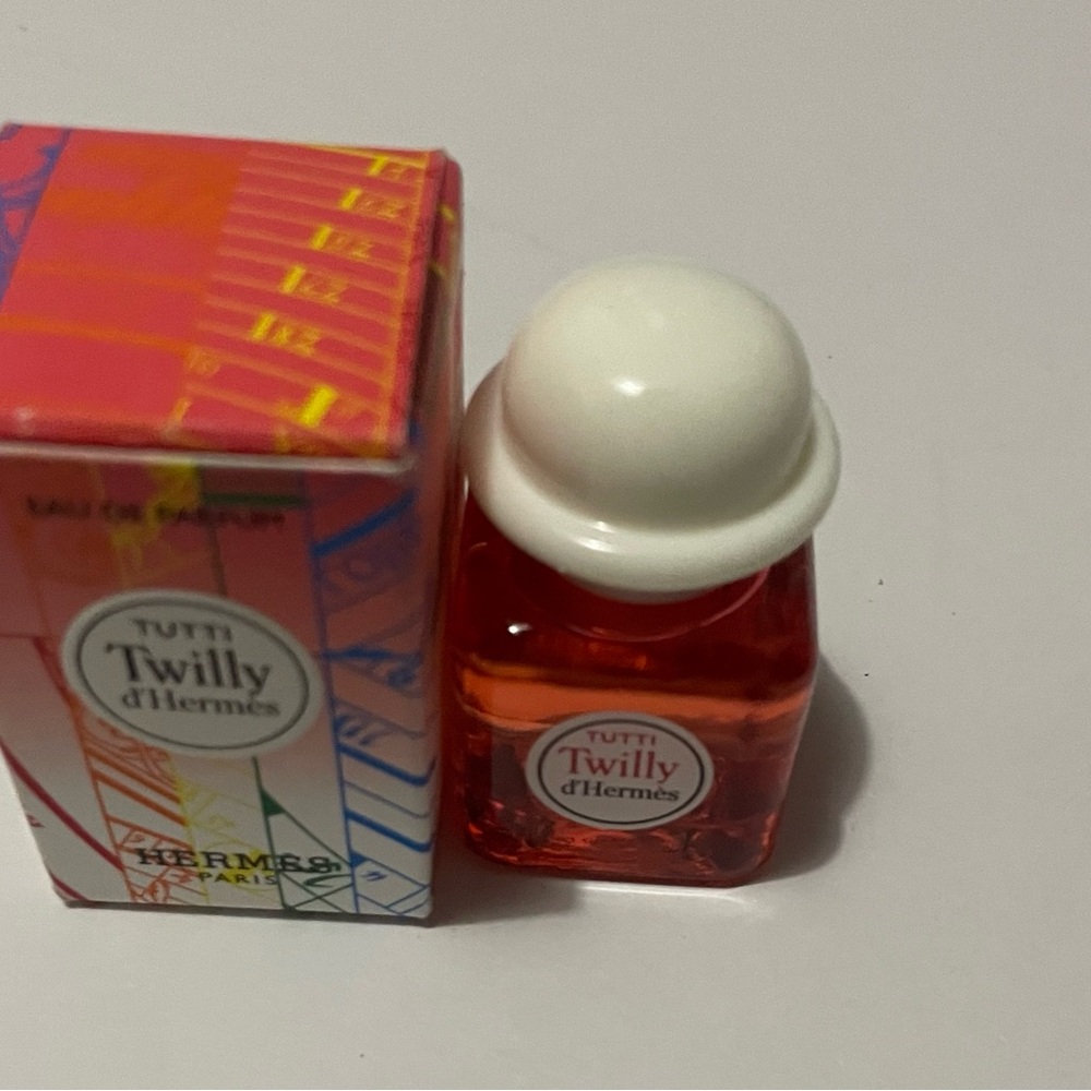 Hermes
Hermès Twilly d'Hermès Eau de Perfume NIB 7.5 ML 0.25 FL OZ.